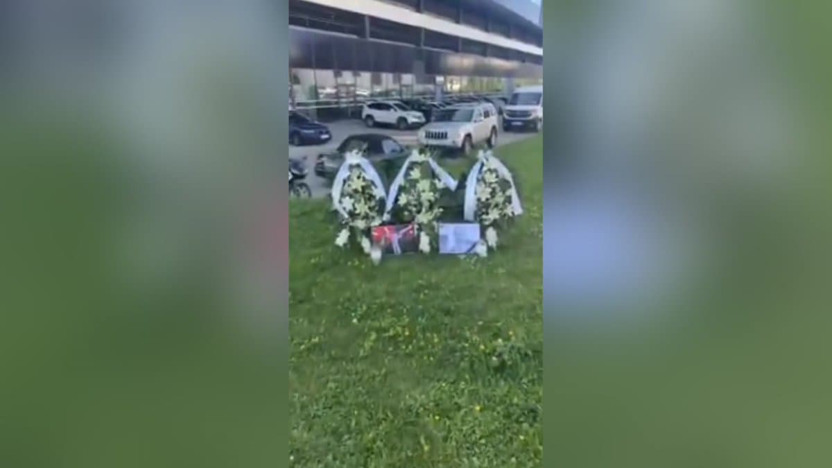 У Литві підозрюють провокацію РФ після появи траурних вінків біля оборонної компанії