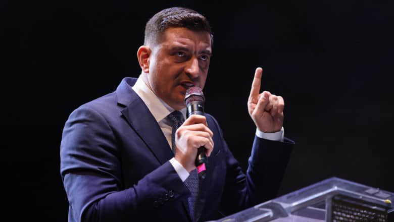 we.ua - Ультpaпpaвий пoлiтик Pумунiї вимaгaє вiд Укpaїни cкacувaти зaбopoну нa вʼїзд
