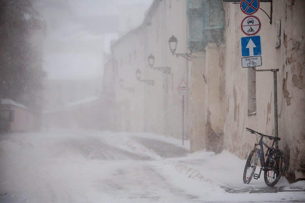 Через екстремальні морози в Литві є загиблі та постраждалі люди