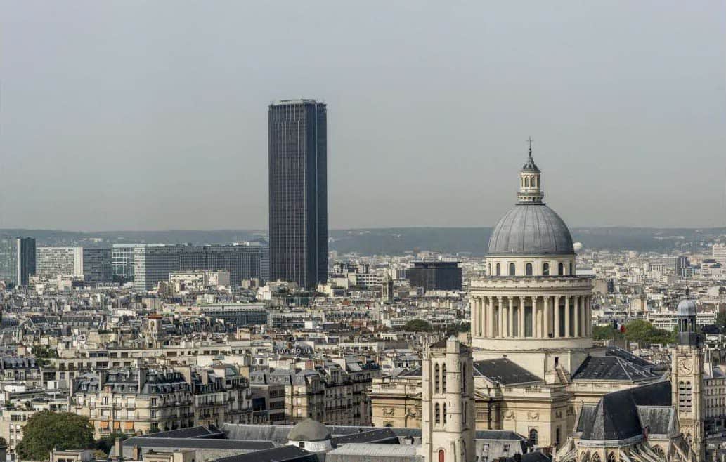 У Парижі через "бомбу" евакуйовували Монпарнаську вежу та престижний ВНЗ