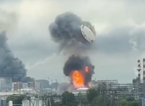 Глава МЗС Естонії опублікував “Фото дня” з палаючого Московського НПЗ Глава МЗС Естонії опублікував “Фото дня” з палаючого Московського НПЗ