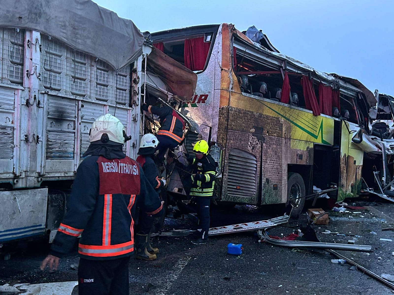 Один человек погиб и двое ранены в ДТП с грузовиком «Магнит» в Башкирии | АиФ Уфа