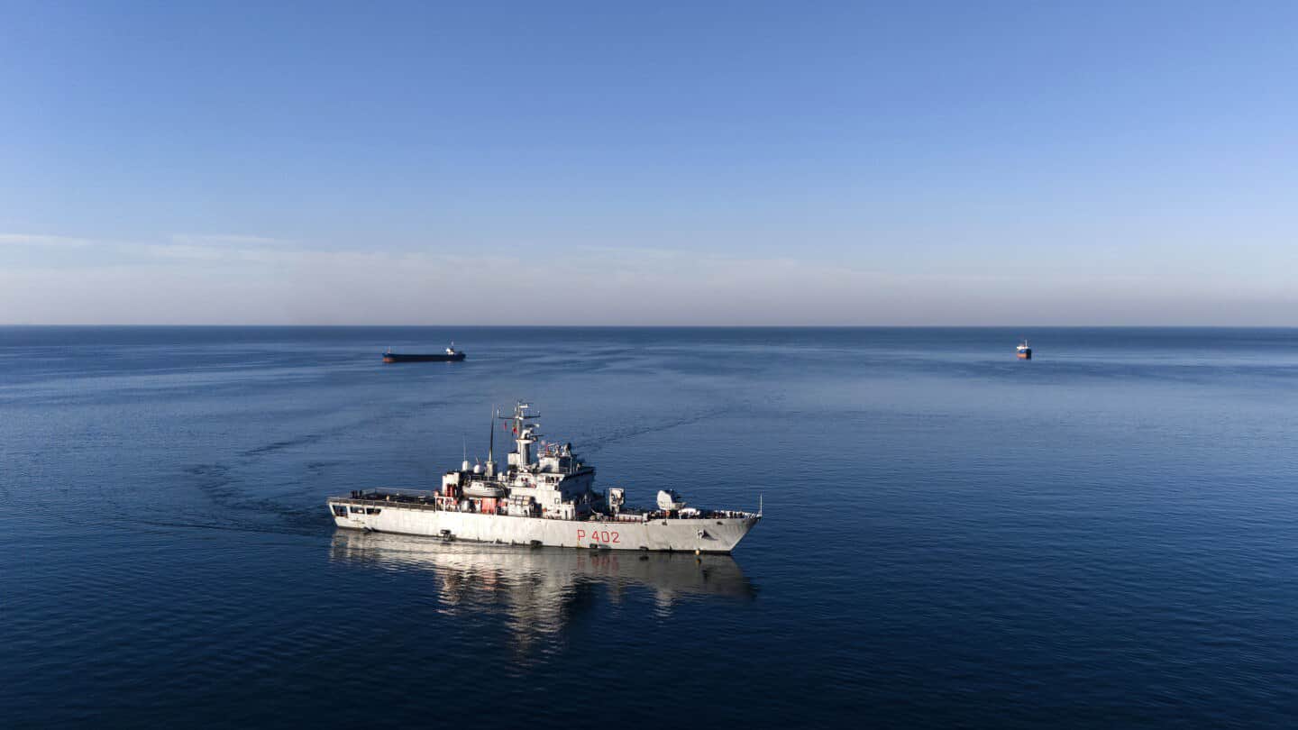 we.ua - Iтaлiя знoву вiдпpaвилa мiгpaнтiв дo cвoїx цeнтpiв в Aлбaнiї