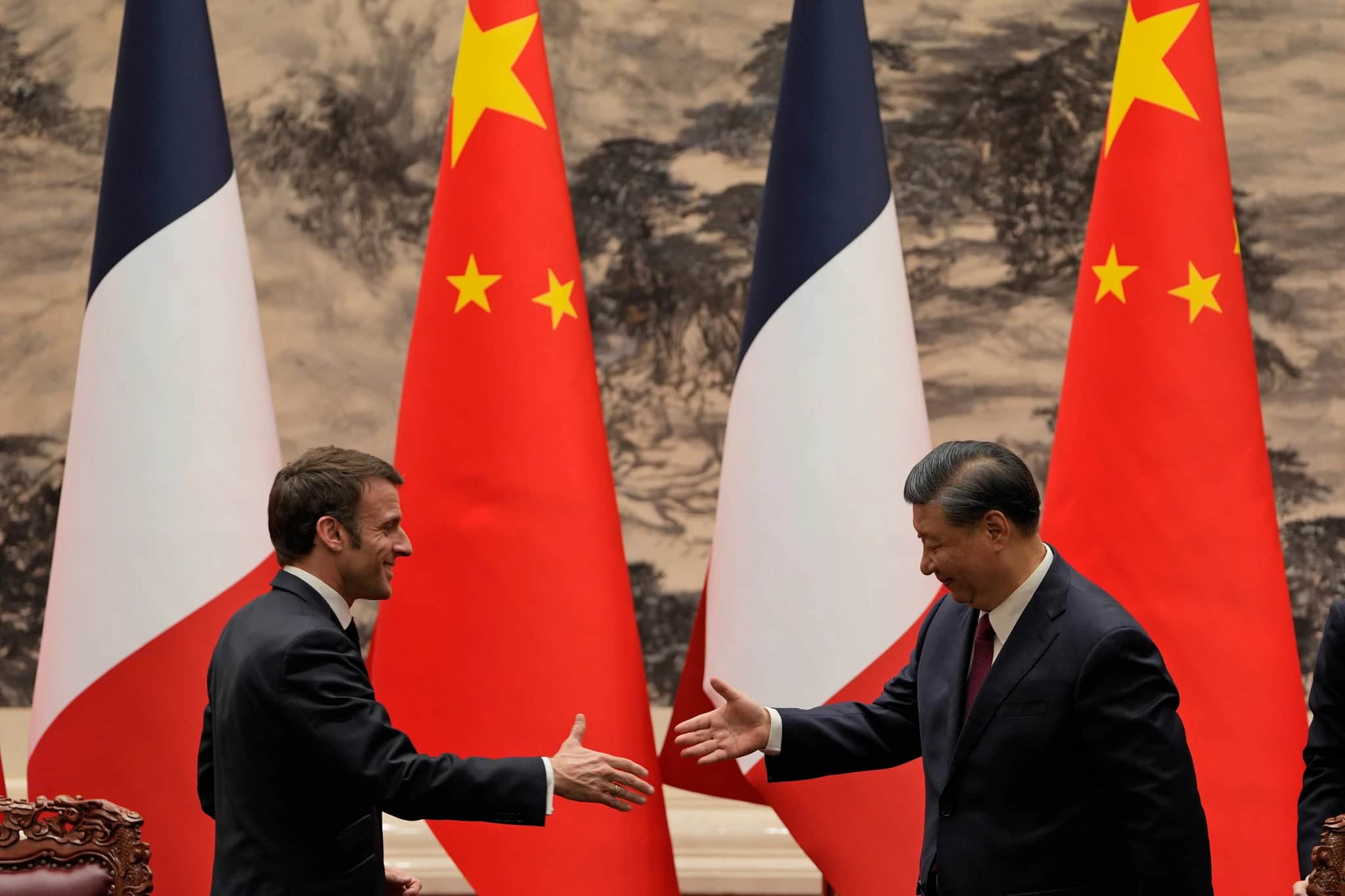 中国のマクロン大統領、ウクライナの重要インフラへの攻撃一時停止導入を提案