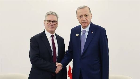 У Стармера розповіли, що робитимуть з подарованим револьвером від Ердогана