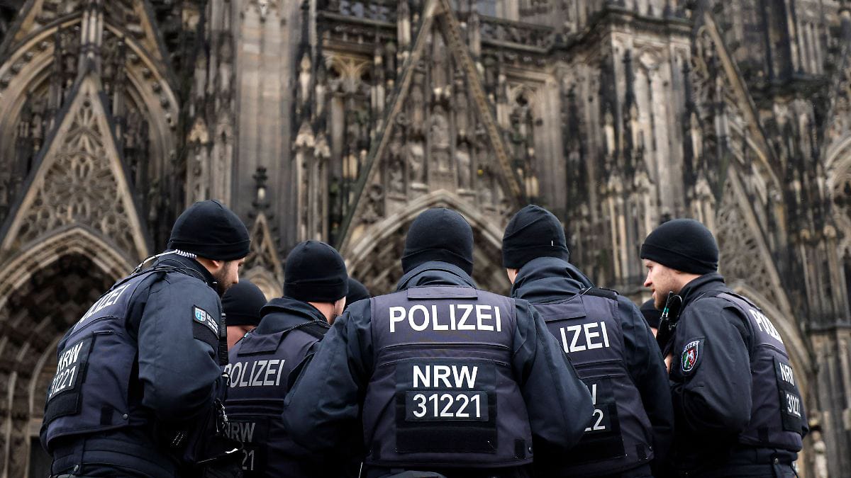 German Interior Minister Assures Europeans Against Terrorist Threats Amid Reports of Arrests in Plotting Attacks on Churches