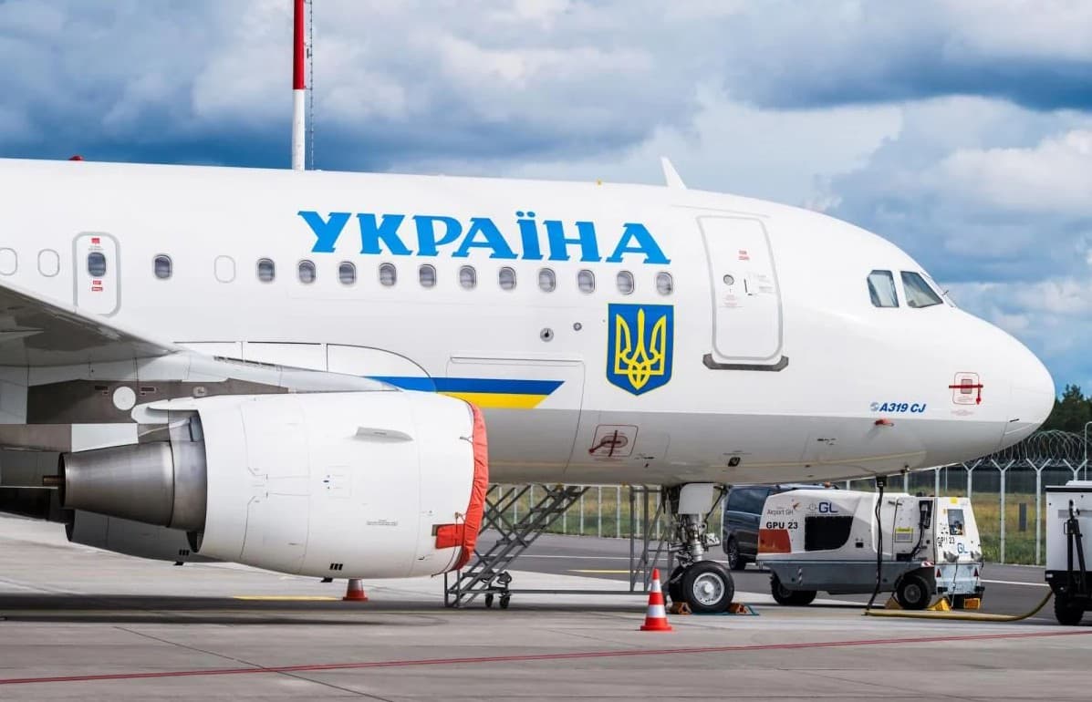 Літак Зеленського знову повернувся з Молдови до Польщі