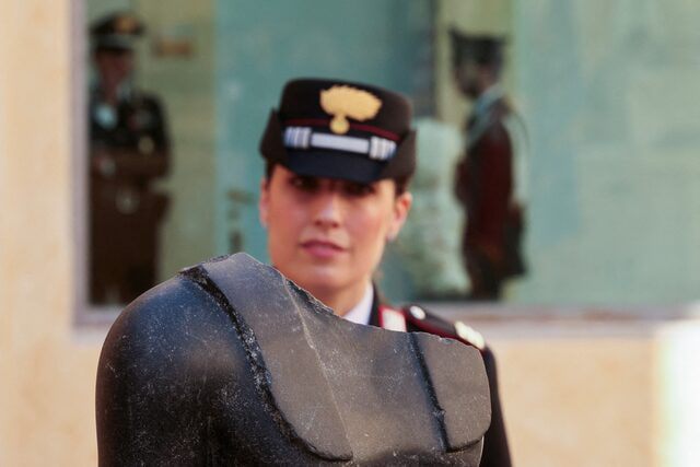 США повернули Італії понад 300 викрадених стародавніх артефактів