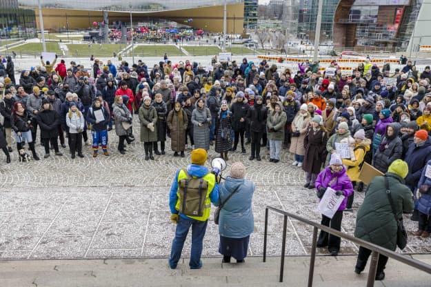 I russi in Finlandia hanno protestato contro la chiusura dei valichi di frontiera con la Federazione Russa