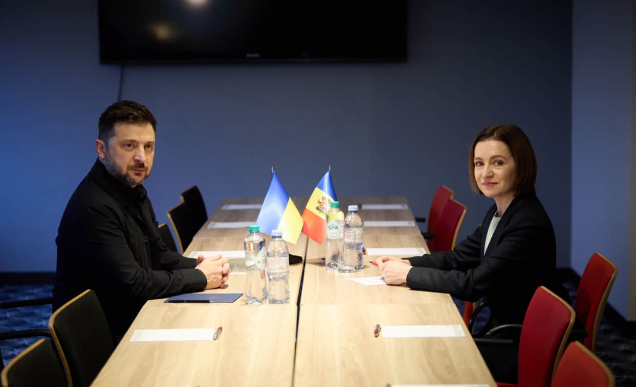 Zelenskyy tells about meeting with Moldovan president in The Hague