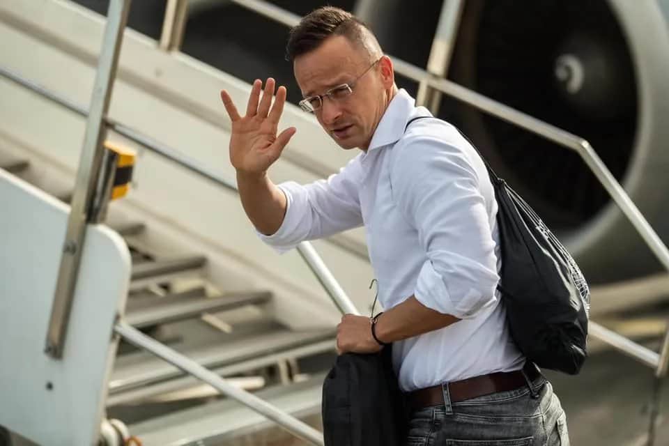 Hungarian investigative journalist: Orbán government's aircraft secretly flew cash and valuables out of Russia