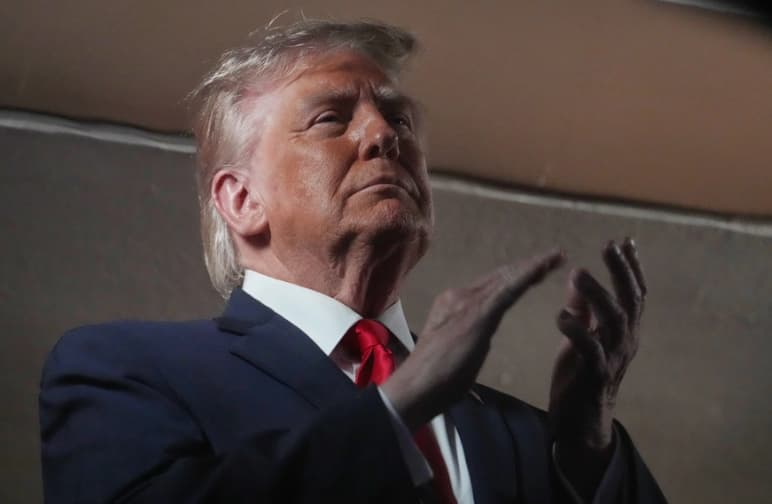 Білий дім: Трамп вважає, що угода з Іраном можлива попри удари через збитий вертоліт