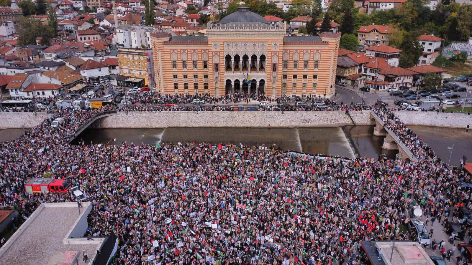 Thousands Gather in Sarajevo to Protest Israeli Offensive on Gaza Strip