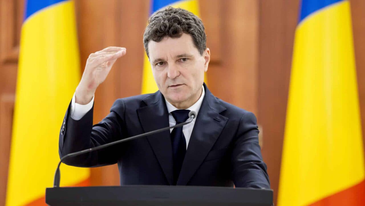 Президент Румунії вимагає від партій не залучати до формування уряду ультраправих