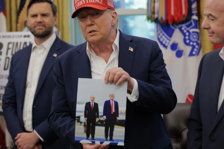 Трамп підписав відмову від санкцій проти Росії за "законом Грема"