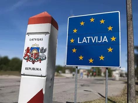 ラトビア、800人以上のロシア人を国外追放