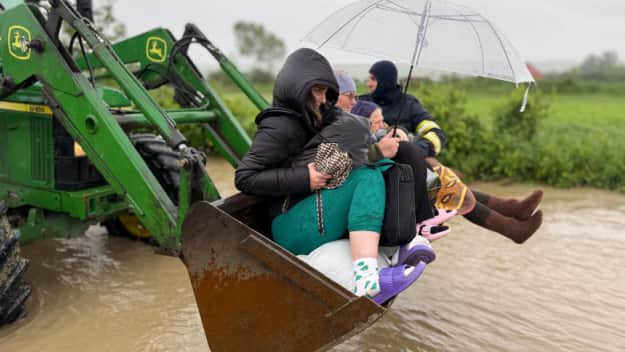 Евакуація у повіті Ботошені, фото служби надзвичайних ситуацій