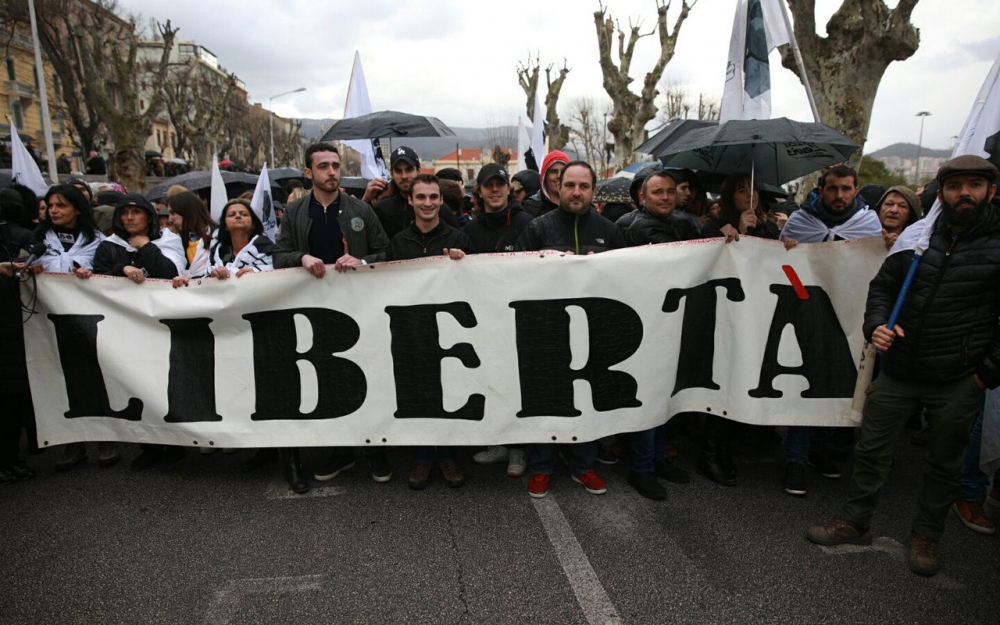 На Корсике националисты устроили митинг перед визитом Макрона | Европейская  правда