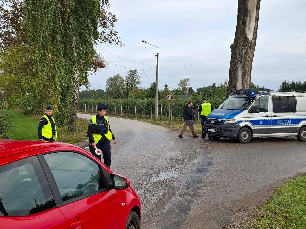 Туск повідомив про затримання підозрюваних у підпалі наземної станції Starlink