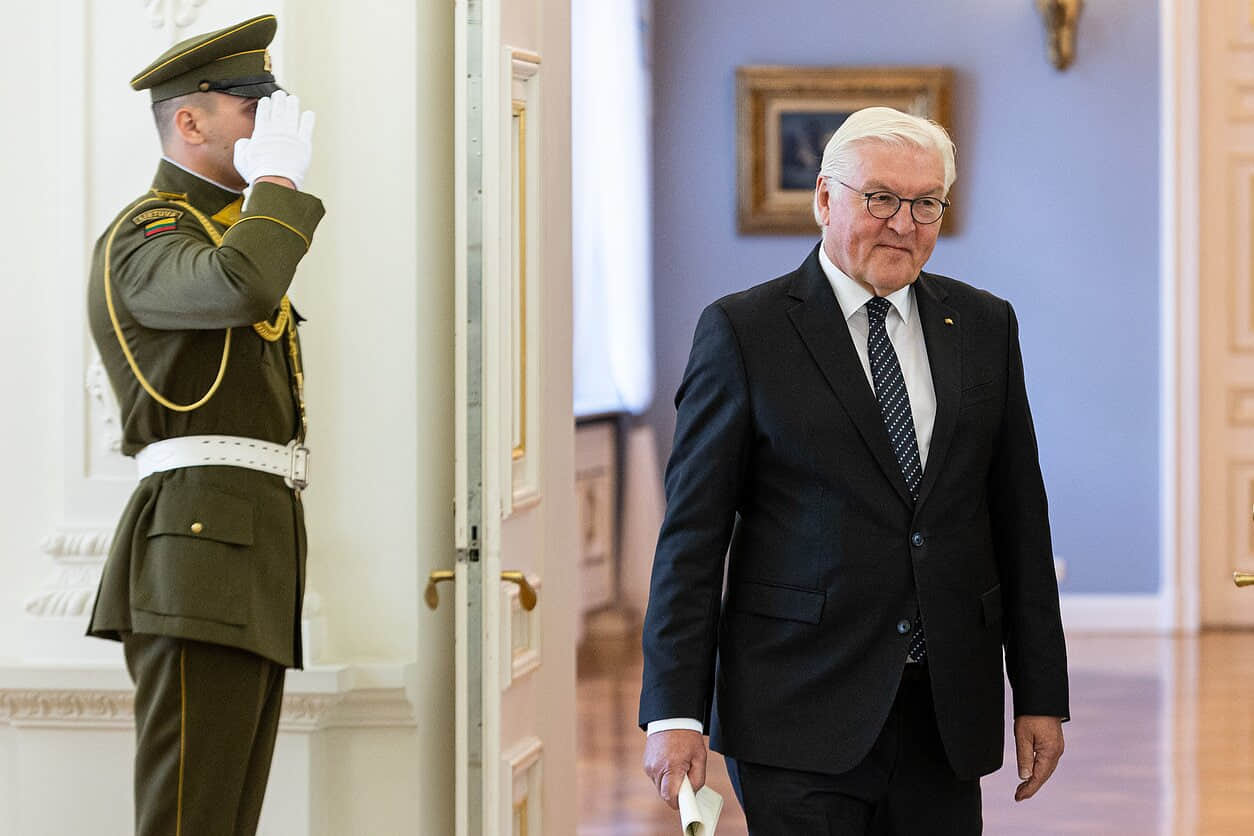 Президент Німеччини закликав захищати демократію від правих екстремістів