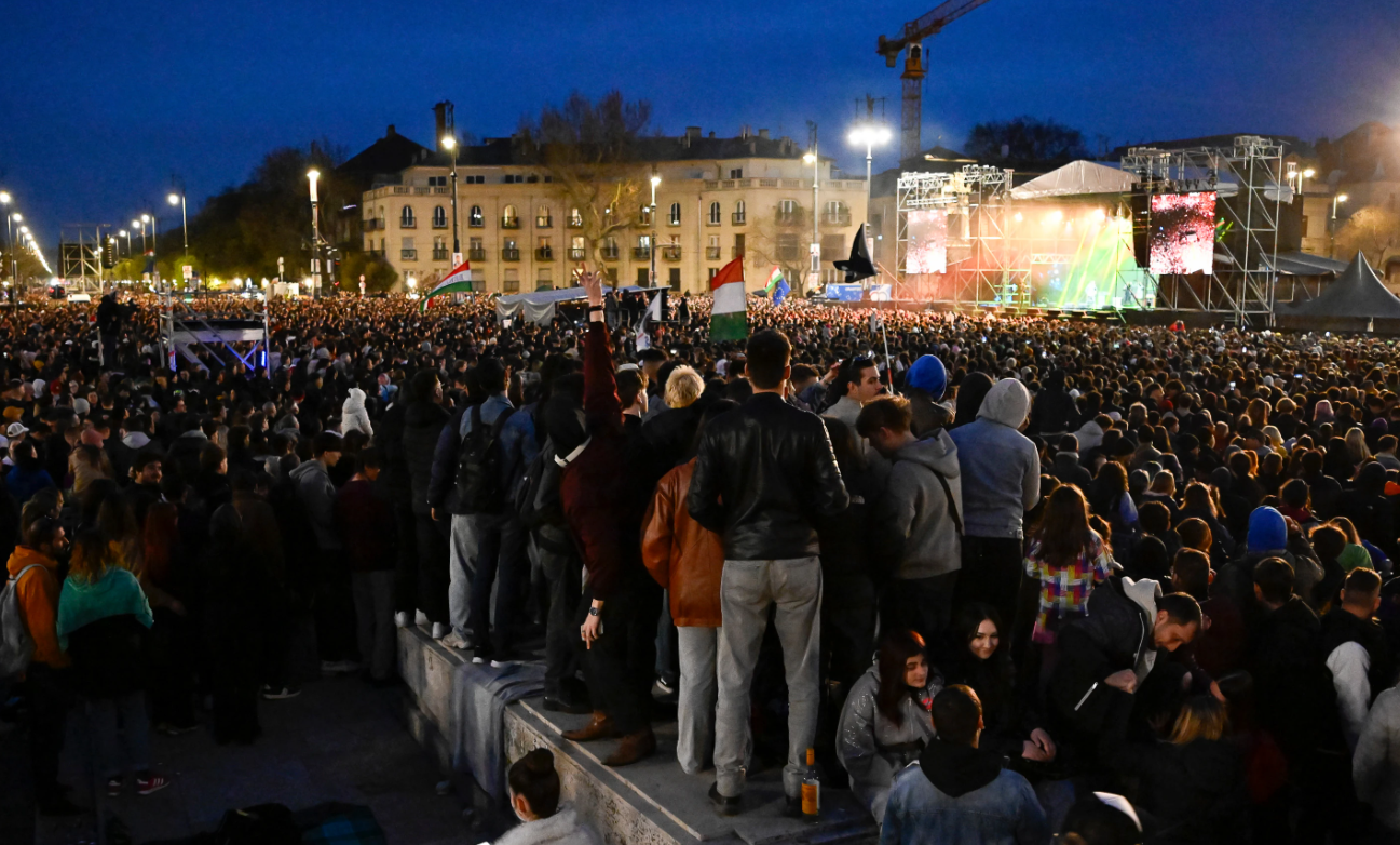 У Будапешті понад 100 тисяч людей зібралися на акції проти Орбана