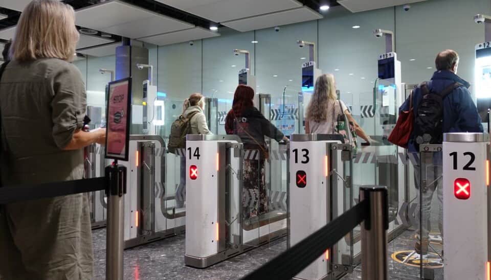 На кордонах ЄС повноцінно запрацювала нова система в'їзду та виїзду