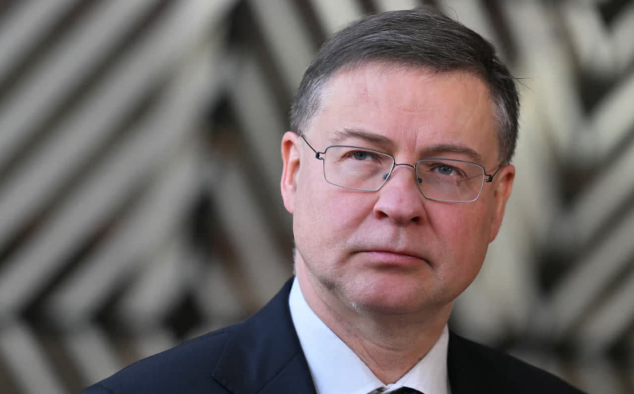 Єврокомісар розкритикував США за послаблення санкцій проти російської нафти