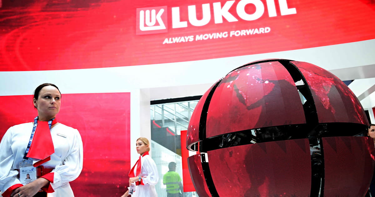 Розгром "Лукойлу": як санкції знищили одну з ключових опор Кремля у Європі