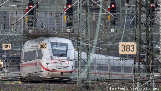 Співробітник Deutsche Bahn випав з поїзда під час конфлікту з пасажиром