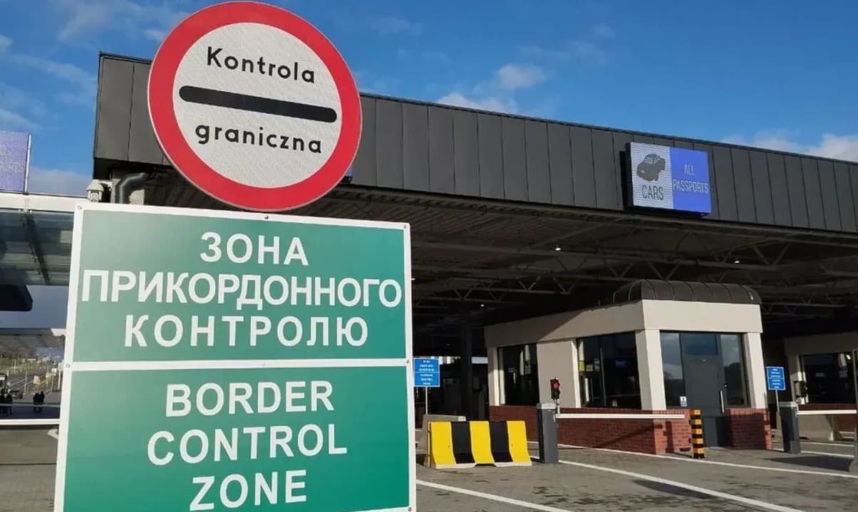 КПП "Шегині – Медика" все ж оформлюватиме автобуси на виїзд до Польщі протягом літа