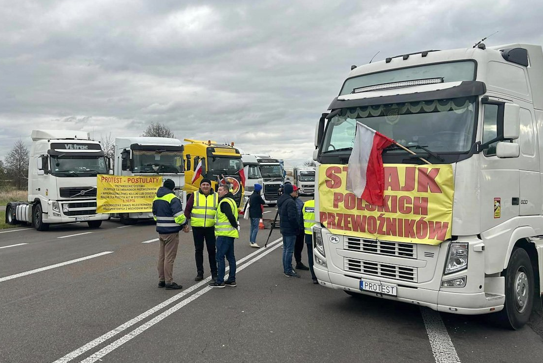 Польские перевозчики начали блокаду границы с Украиной, движение затруднено  | Европейская правда