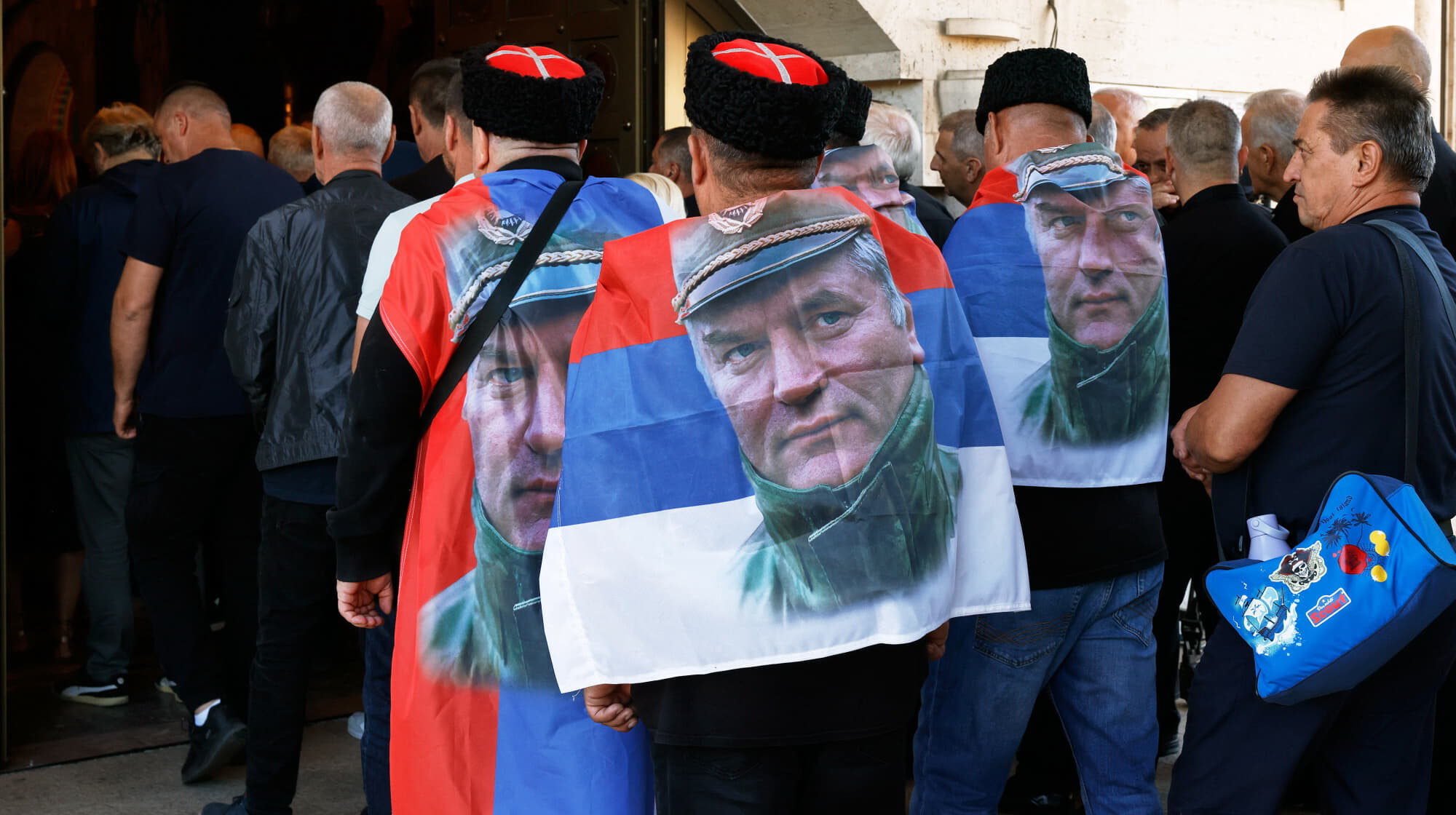 Найвища шана для "генерала-м'ясника". Як Сербія зупиняє рух до ЄС заради воєнного злочинця