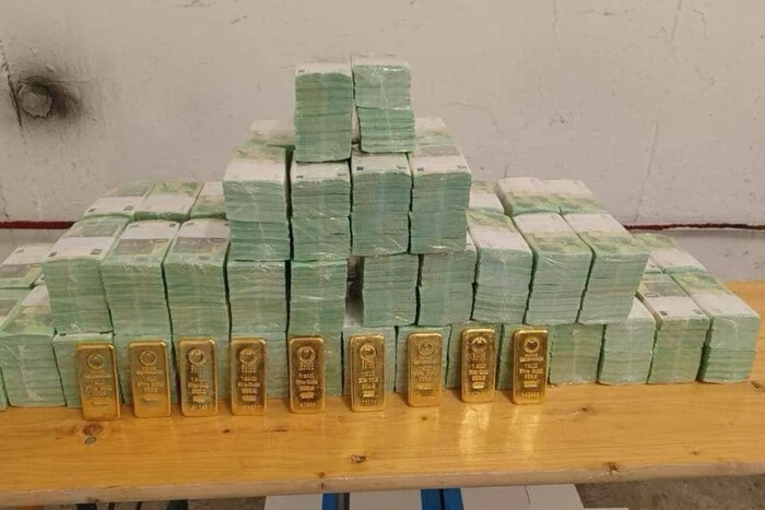 Zelenskyy: Hungary returns stolen Oschadbank funds and gold to Ukraine