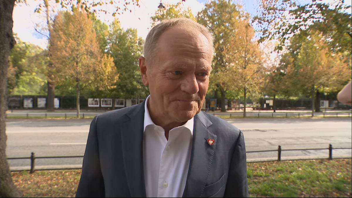 Туск відреагував на заяву Навроцького про військову базу імені Трампа