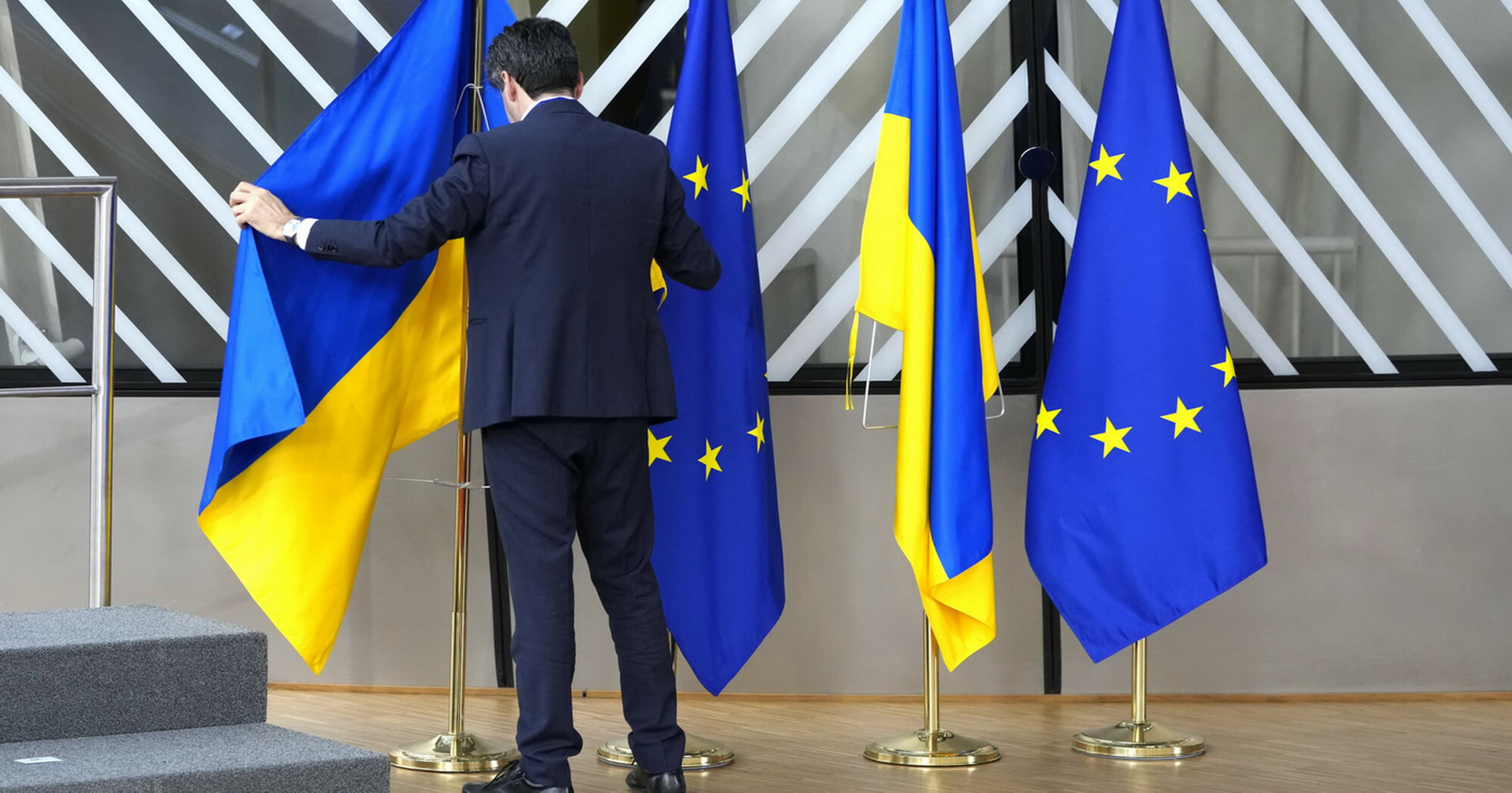 До ЄС лише на словах? Як Україна загальмувала рух до вступу за останній рік До ЄС лише на словах? Як Україна загальмувала рух до вступу за останній рік