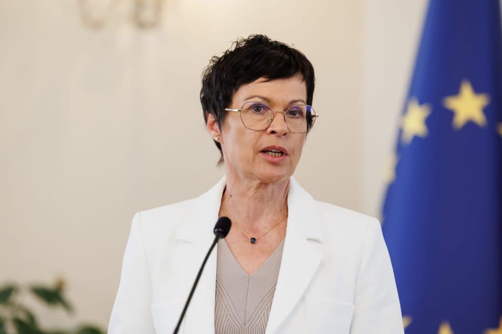 EU enlargement commissioner visits Kyiv to discuss reforms