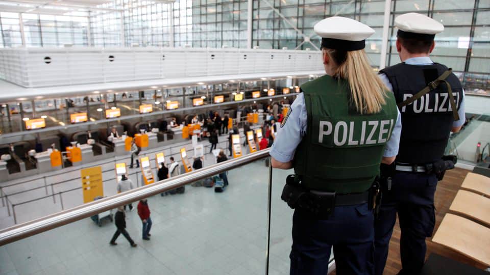 Nemški policisti zahtevajo poostritev nadzora na letališčih zaradi sekundarne migracije