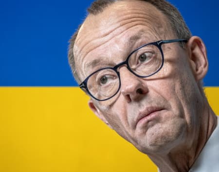 Ілюстрація до однієї з останніх публікацій сайту, де автор переконує, що для закінчення війни Україна має віддати Росії окуповані нею території.