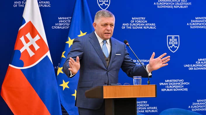 ЗМІ: Фіцо скасував візит до України через хворобу