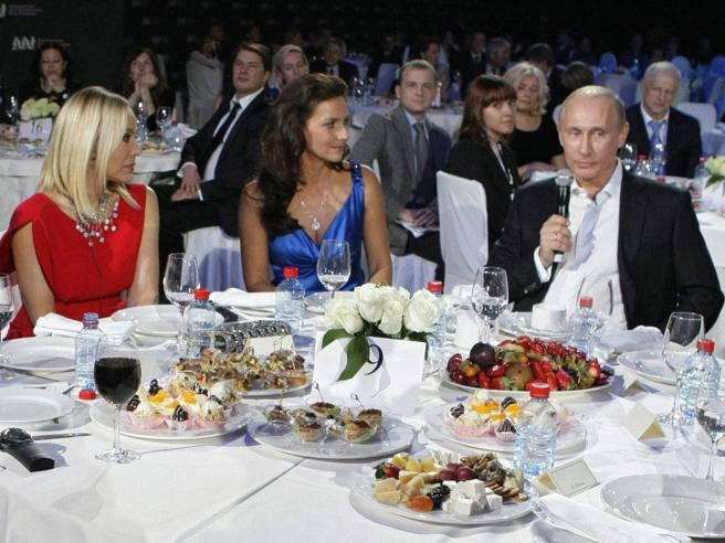Орнелла Мути на ужине с Путиным в 2010 году