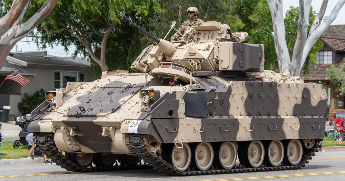 БМП m2 Bradley. БМП Bradley m2a3. M2 Bradley IFV. M2 «Брэдли» БМП. Бмп бредли сша. БМП m2 Bradley. БМП Bradley m2a3. M2 Bradley IFV. M2 «Брэдли» БМП.