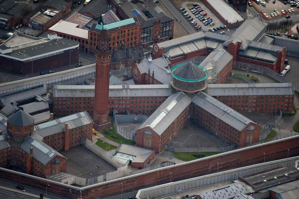 V Manchestru aretirali moškega zaradi suma povezave z napadom na sinagogo