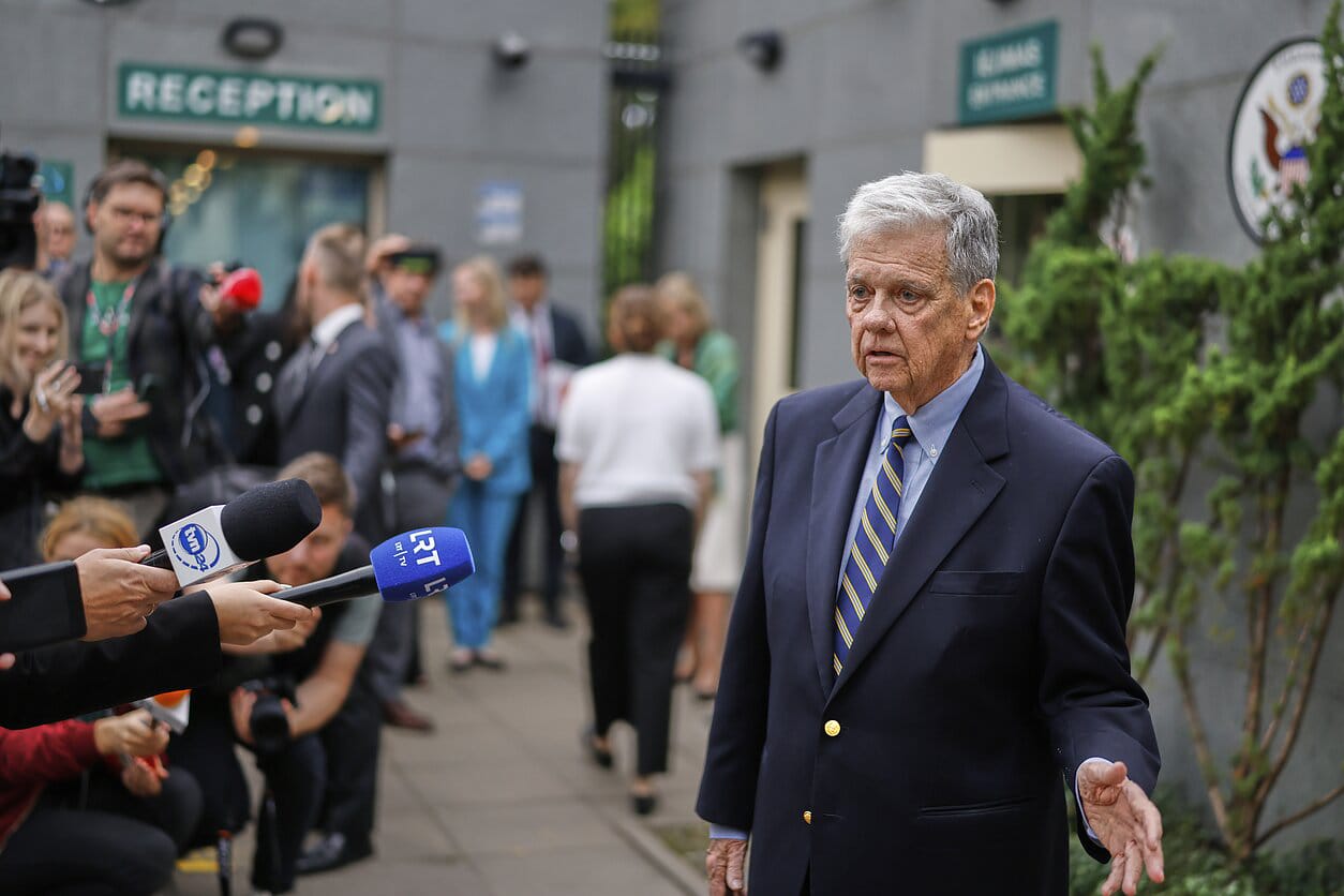 США: Беларусь согласилась остановить нашествие метеозондов в Литву