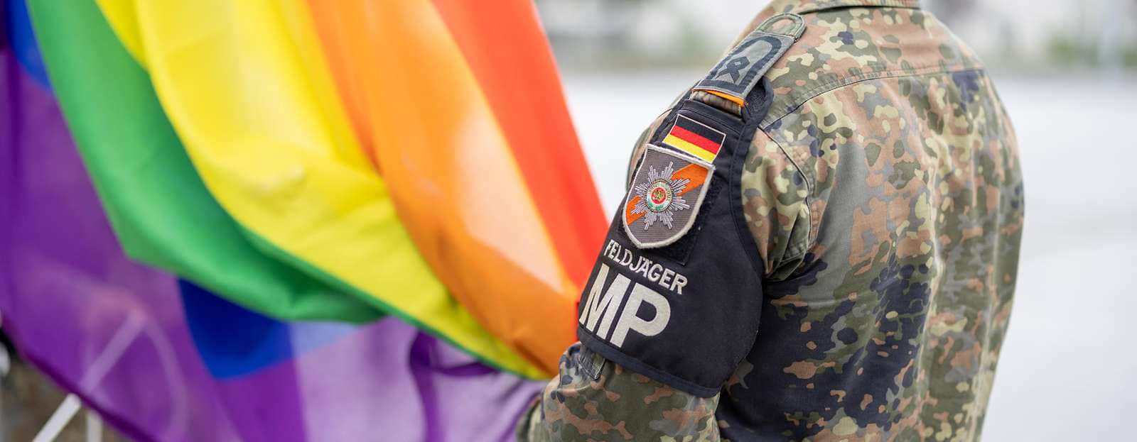 В ФРГ сказали, сколько гомосексуалов получили компенсацию из-за  дискриминации в армии | Европейская правда