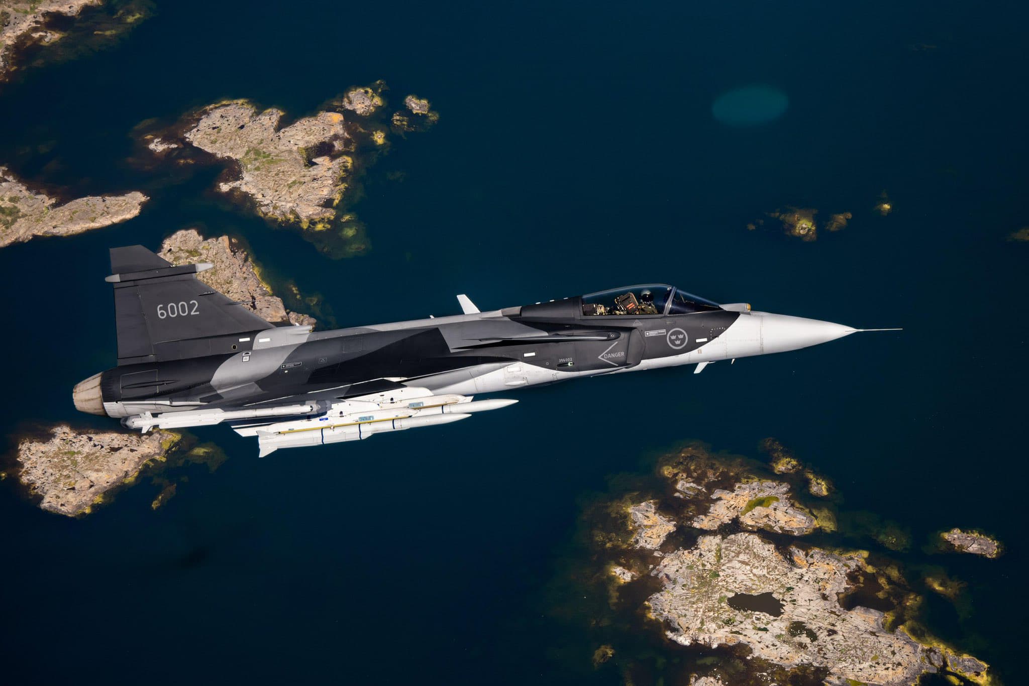 Міністр оборони Швеції: українські пілоти вже навчаються на Gripen