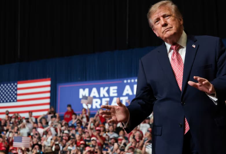 Трамп лякає, що США горітимуть, як Франція, якщо демократи виграють вибори