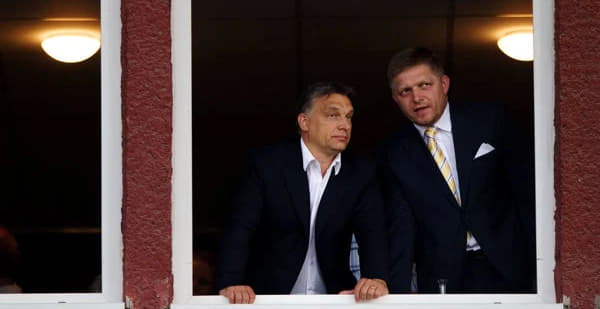 Угорський прем'єр Віктор Орбан (зліва) не приховує, що чекає перемоги Роберта Фіцо 