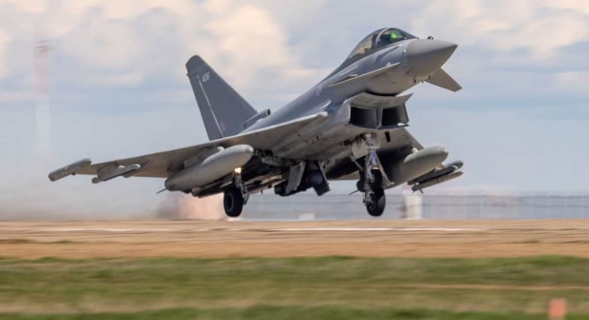 Британія і Франція завдали ударів по ймовірних складах зброї ІДІЛ у Сирії