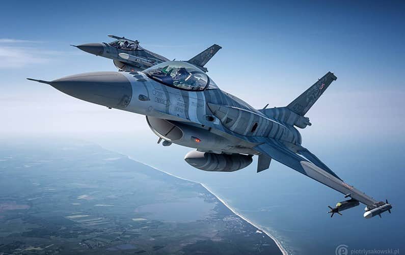 Польща перехопила літак РФ над морем і частково закривала небо через метеозонди з Білорусі