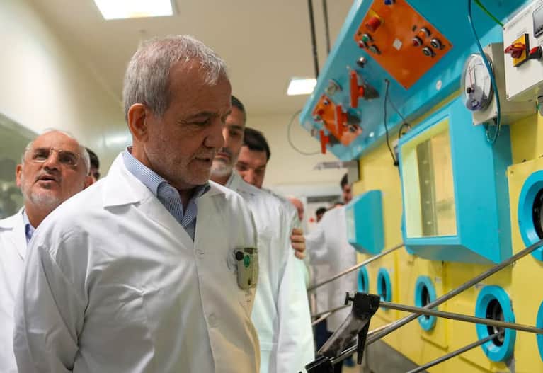 Президент Ірану пообіцяв відновлення усіх ядерних об'єктів "з більшою силою"